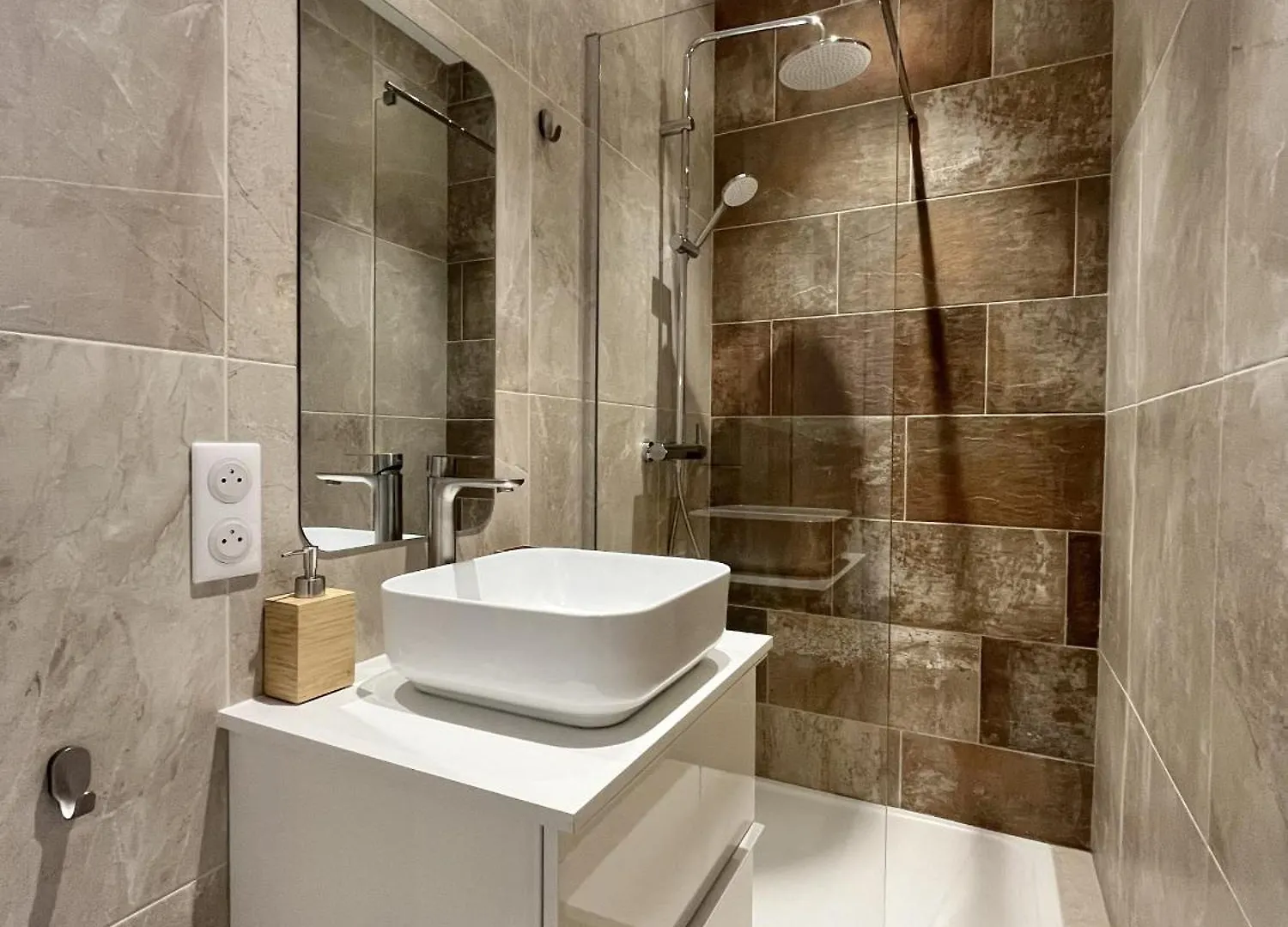Cessole - Charme Urbain 3 Chambres Clim & Netflix Nice Apartment
